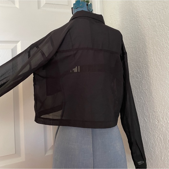 Button Up Crop Top - Picture 2 of 2